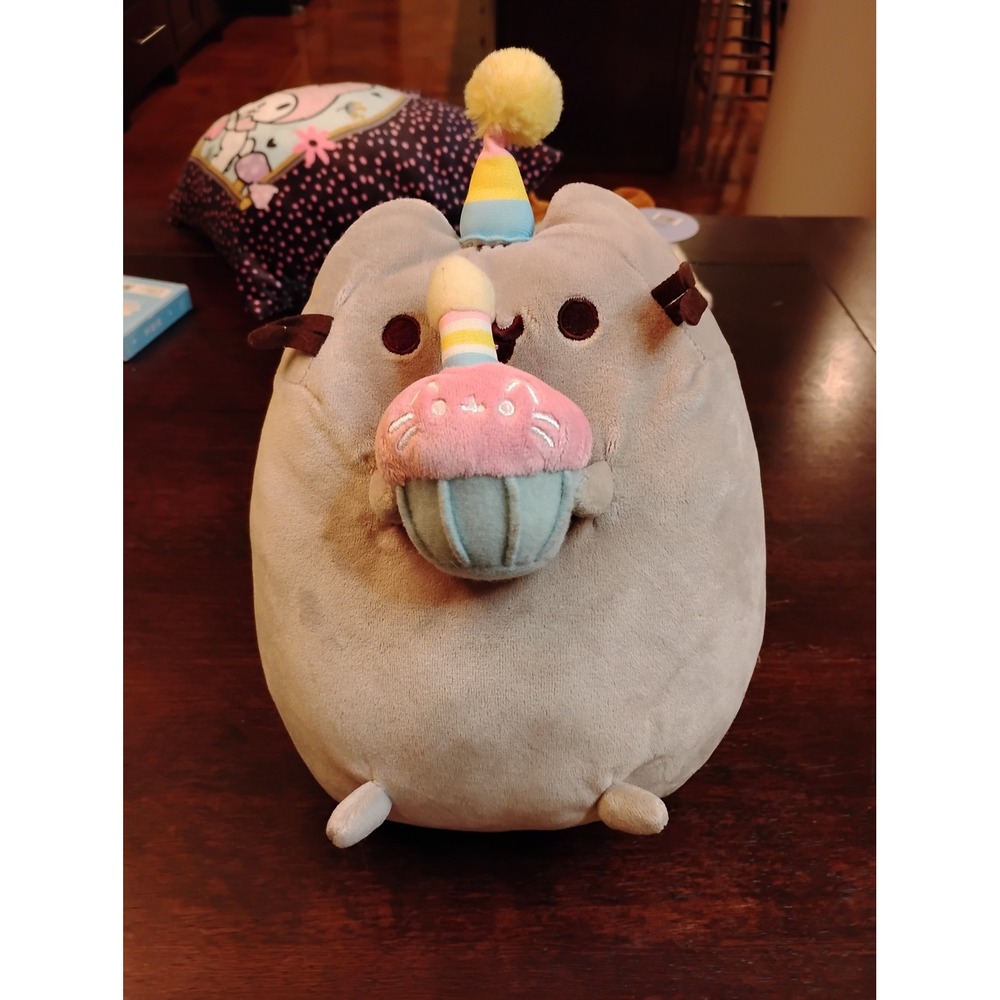 Gund Pusheen the Cat Birthday Plush with Cupcake and Party Hat Grey Tabby